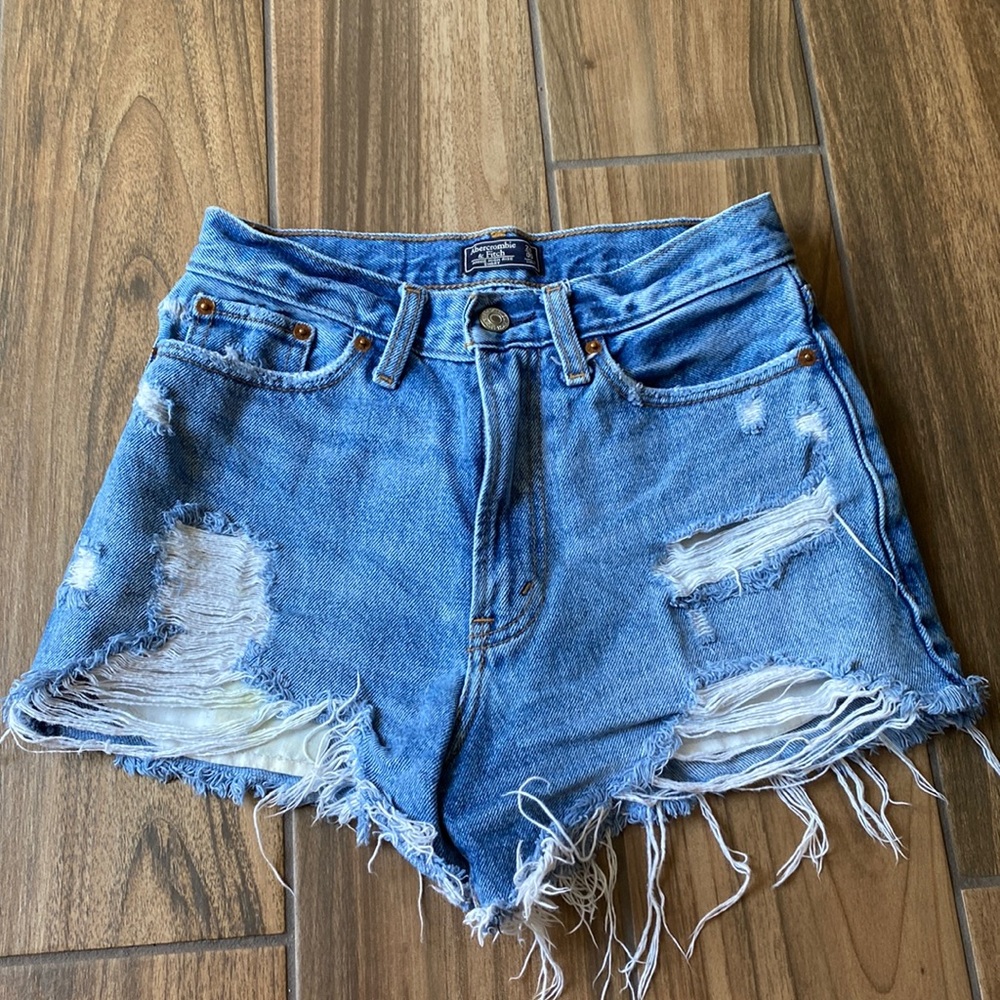 Abercrombie & Fitch High Rise Short size 24